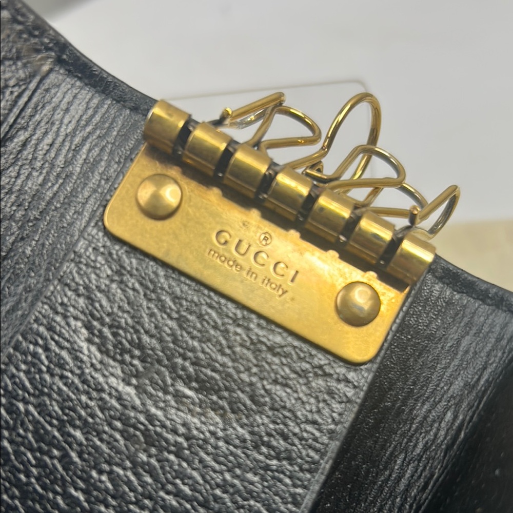 GUCCI Black Leather six key holder with Gold Bee - Picture 4 of 10